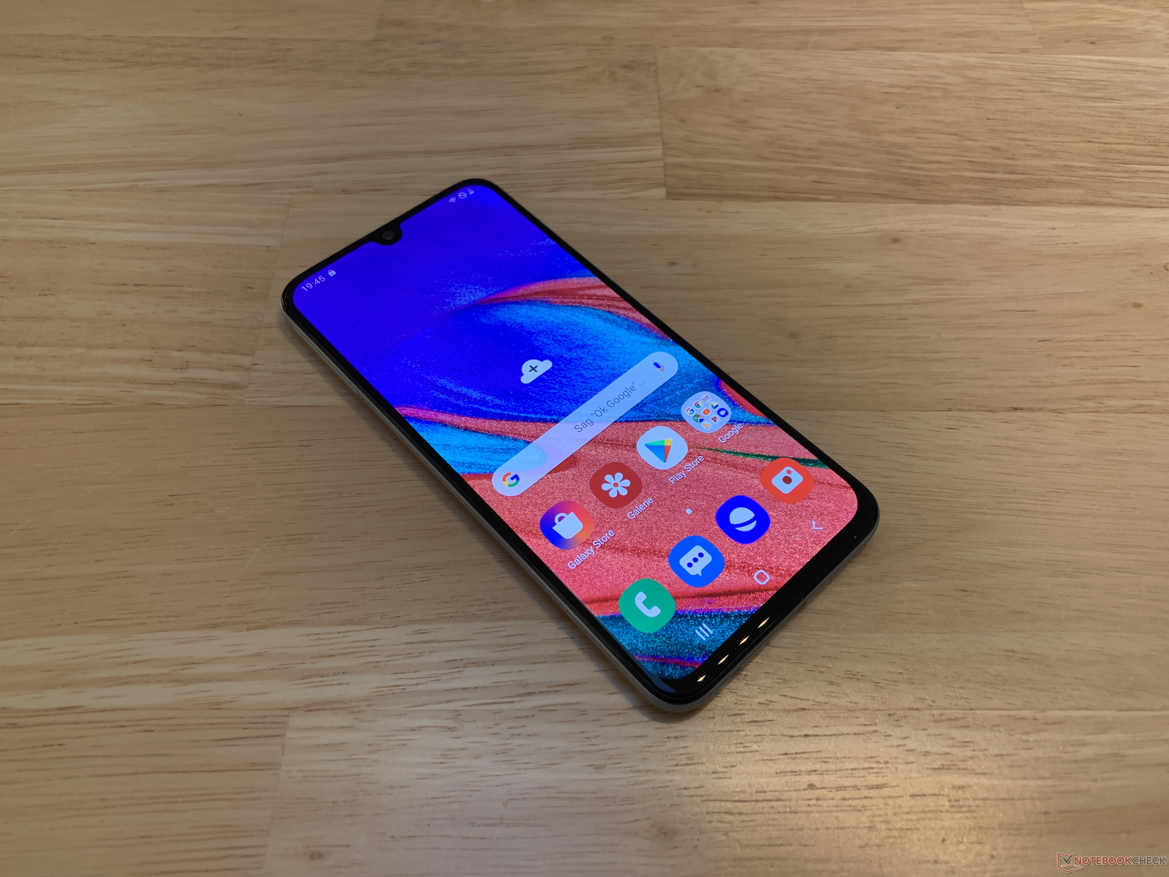 三星galaxy a40智能手机评测