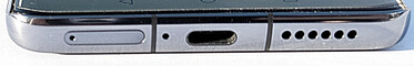 底部。SIM卡托盘、麦克风、USB-C接口、扬声器