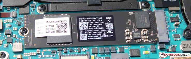 一个PCIe-4 SSD作为系统驱动器。