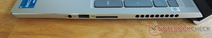 右侧。音频、USB-A 3.2 Gen 1、SD读卡器