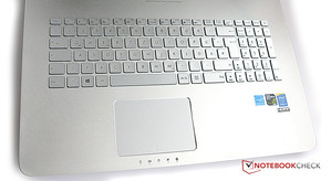 白色的键盘背光在明亮环境下有些烦人，因为你会很难看清键面字母。