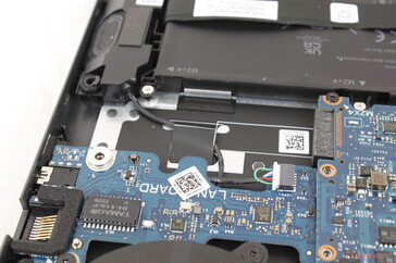 在我们的配置中，二级M.2 2280 PCIe4 x4 SSD插槽被禁用。