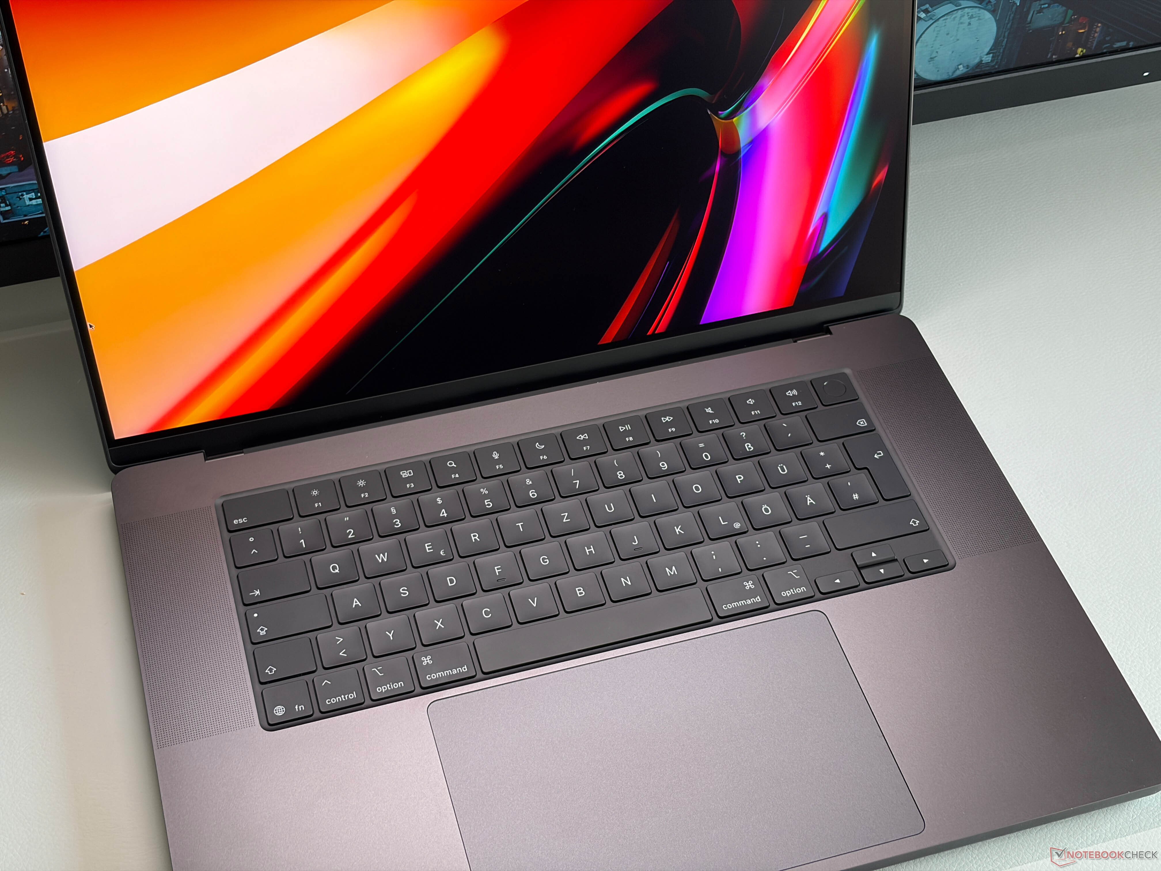 Apple MacBook Pro 16 2026 评测- M5 Pro 让最好的多媒体笔记本电脑之 