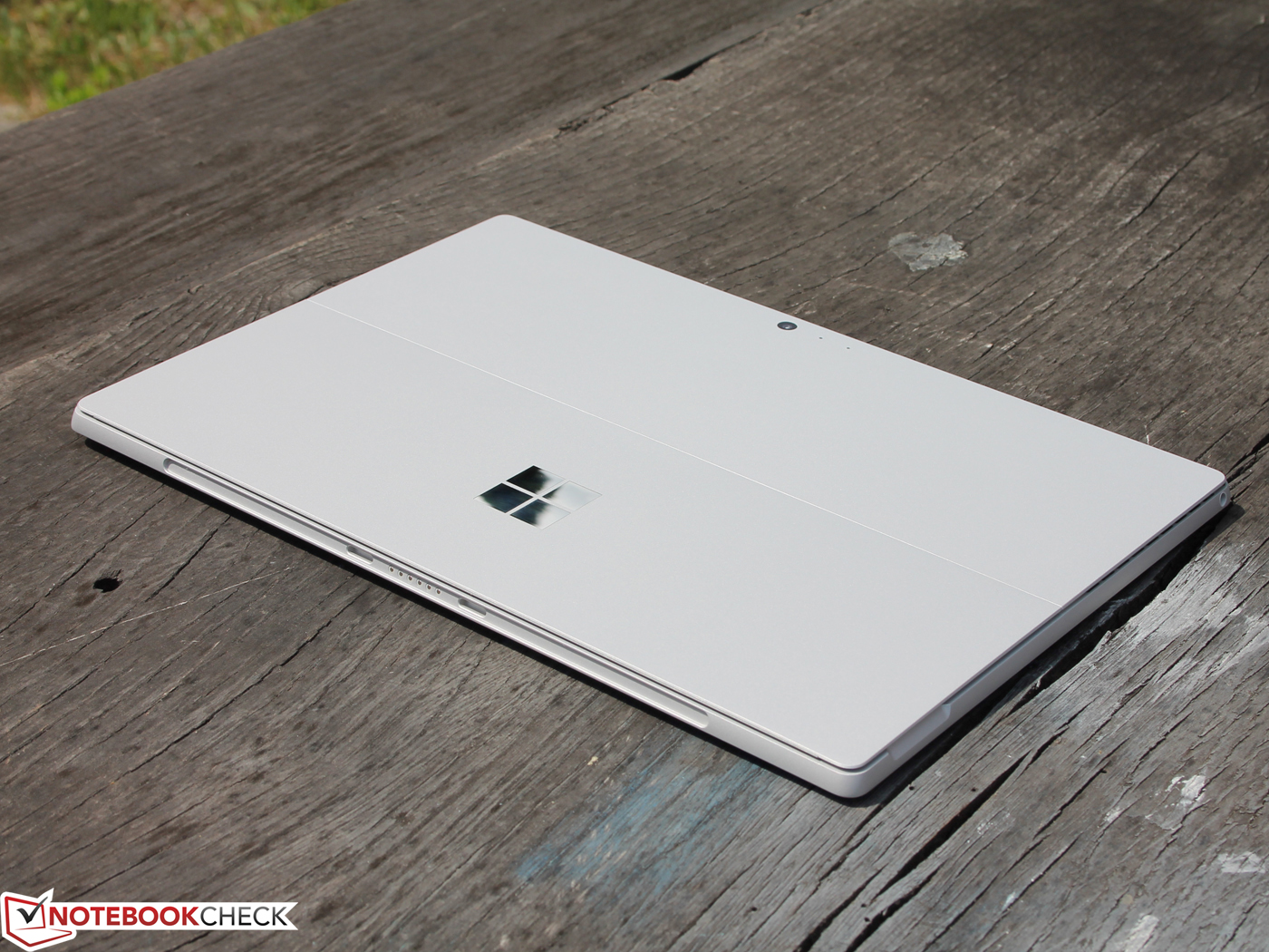 微软 Surface Pro 2017 (i5-7300U, 256 GB) 变形本简短评测 - Notebookcheck