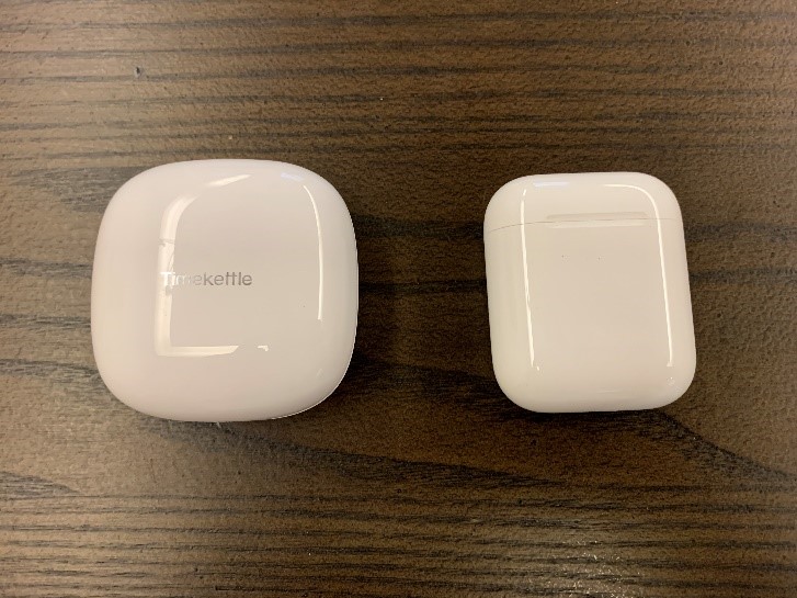 TimeKettle外壳（左）与Apple AirPods外壳（右）。