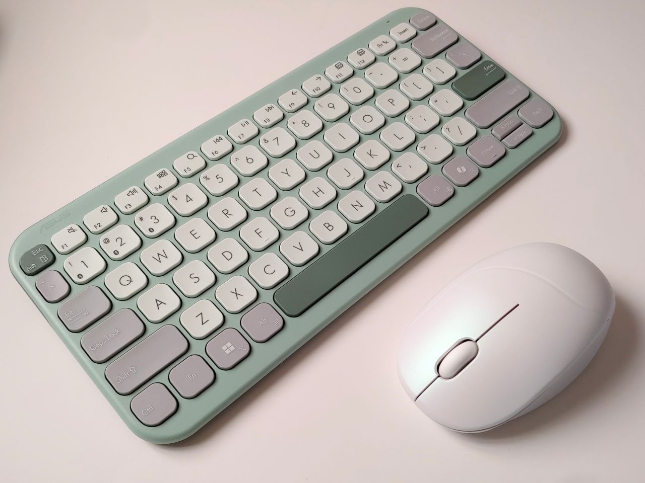 华硕棉花糖键盘 KW100 和香氛鼠标 MD101。(图片来源:Notebookcheck)