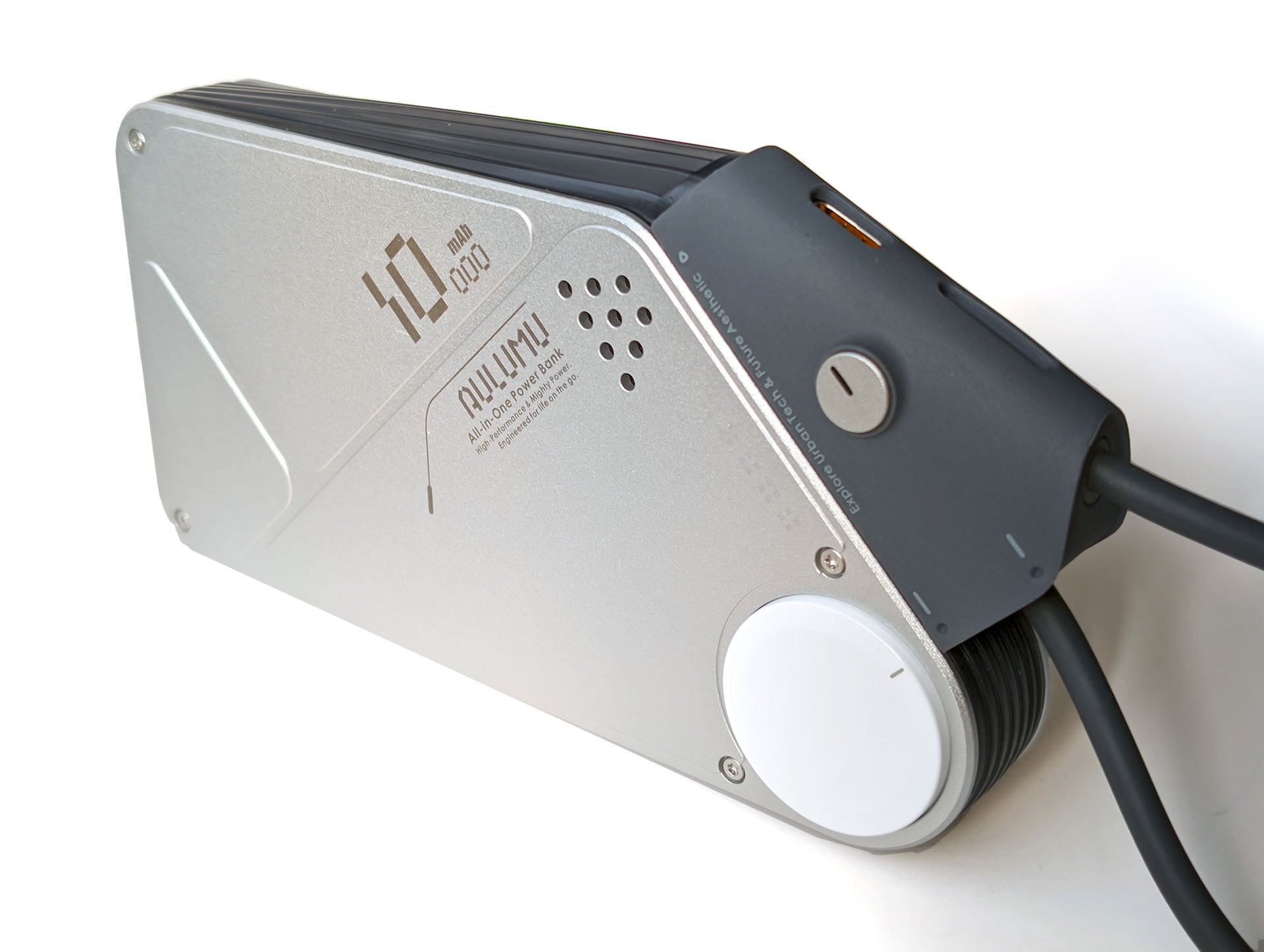 Aulumu M10 移动电源。