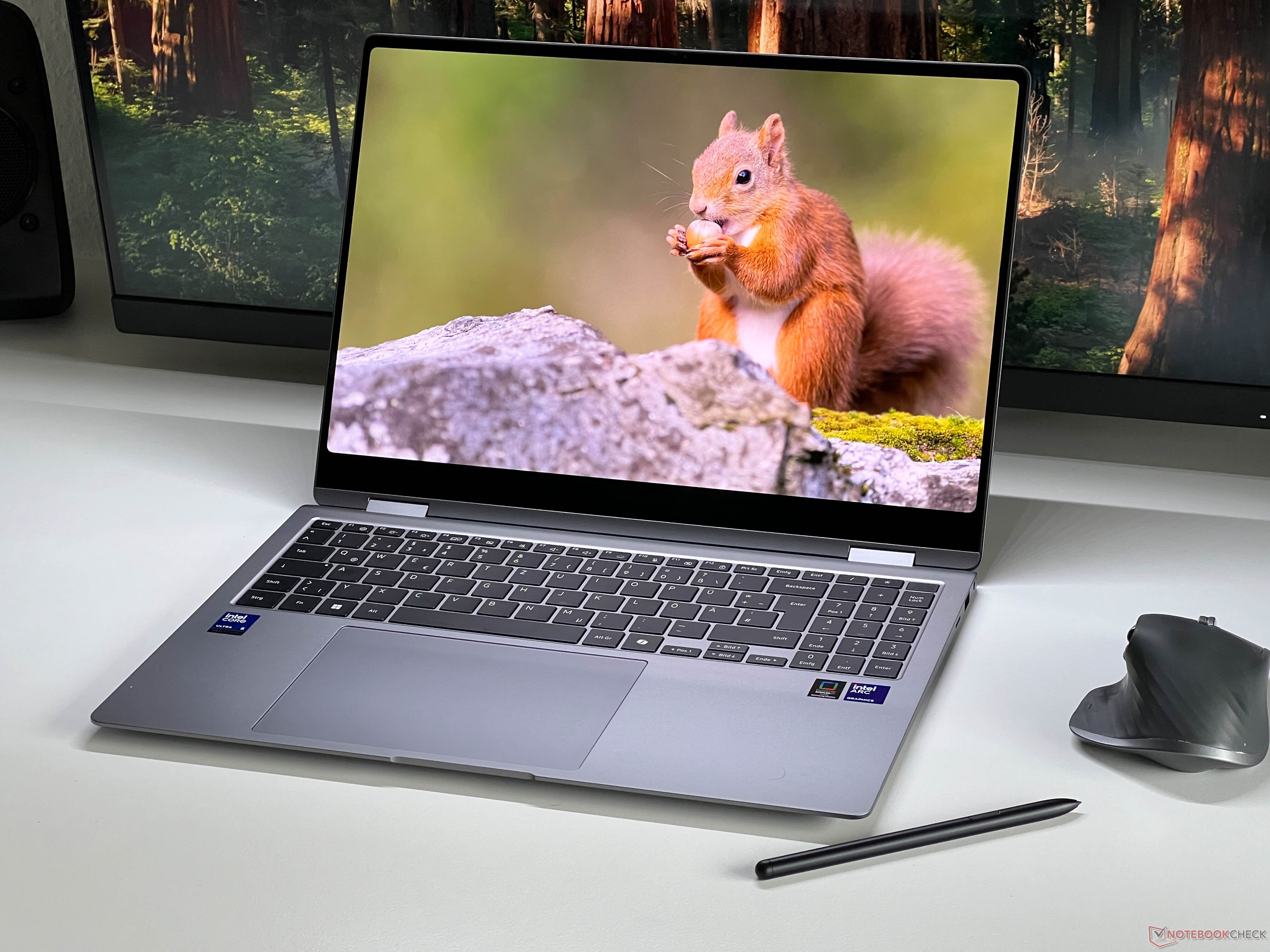 三星Galaxy Book5 Pro 360 笔记本电脑评测--得益于英特尔月亮湖技术的大型 OLED 可转换笔记本电脑 ...