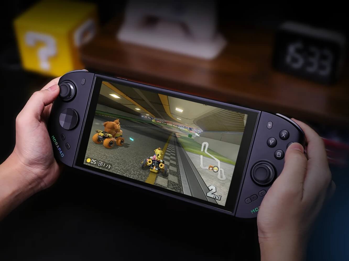 正如我们的测试所示,Mobapad 的 M12S Joy-Cons 握感更佳。