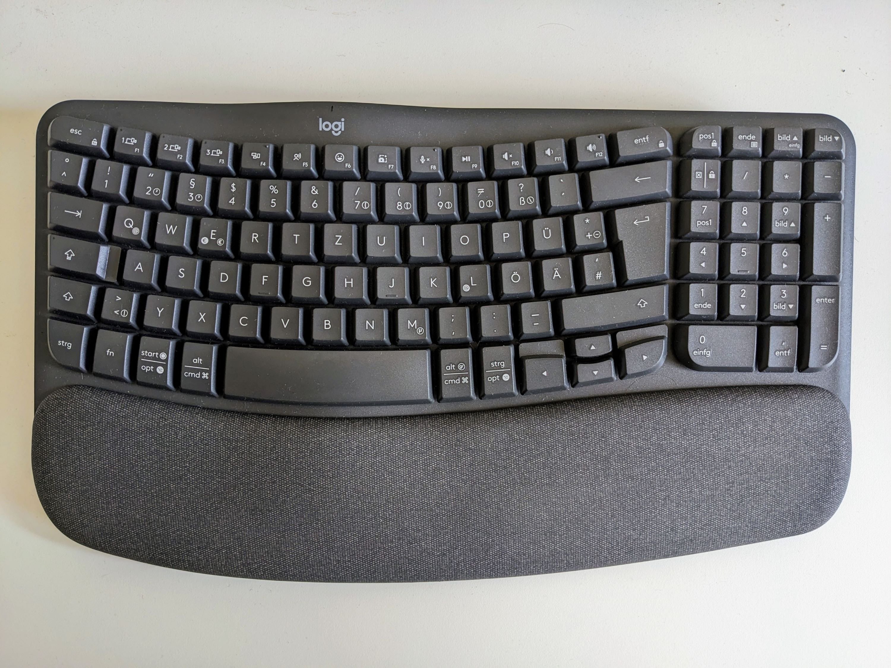 罗技 Wave Keys 键盘评测:入门级无线人体工学键盘 - Notebookcheck CN