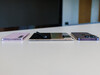 对比（从左至右）：三星  S23、Magic V2、iPhone 14 Pro（摄影：Daniel Schmidt三星Galaxy S23、Magic V2、iPhone 14 Pro（摄影：Daniel Schmidt）