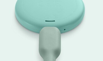 Chipolo Loop 通过 USB-C 端口充电。(图片来源：Chipolo）