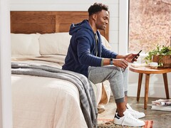 Fitbit 专利显示了一种潜在的手指血压监测器的细节。(图片来源：Fitbit）