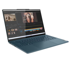 联想 Yoga Pro 9 RTX 5060 显示屏。(图片来源：Globaldata）