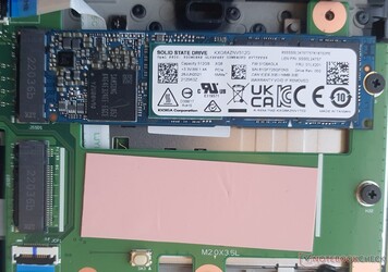 两个用于M.2 PCIe4-x4 SSD的插槽