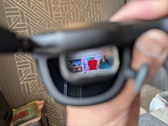 连接到 MacBook Air 的 Xreal One Pro