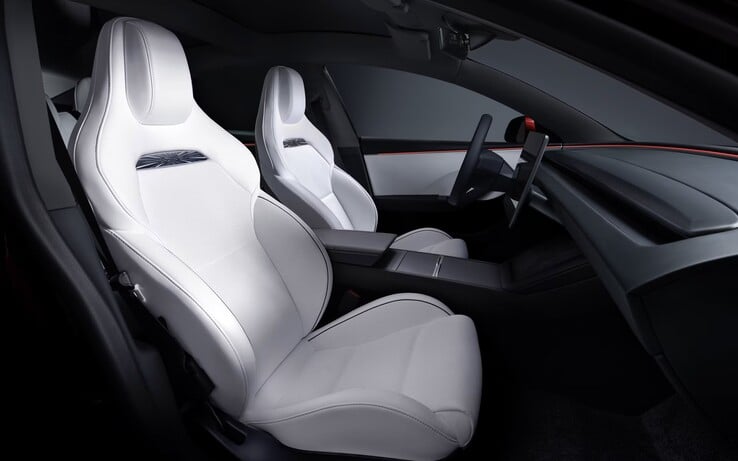 Model 3 Performance 全新的黑色车顶内衬