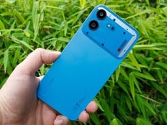 Nothing Phone (4b) 采用聚碳酸酯机身,防护等级为 IP64。