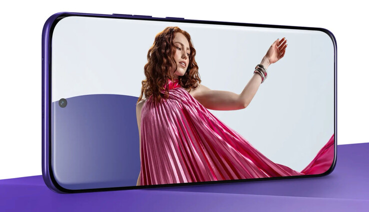 Edge 70 Fusion Plus 采用四曲面显示屏。