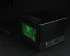 华擎 Deskmeet X300 裸机套件内的定制 mini-ITX 游戏电脑。(图片来源：YouTube 上的 ETA Prime，截图）