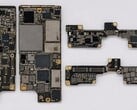 据称是iPhone Ultra折叠机的主板,图片很可能经过AI处理