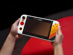 Gamestation Go 的正面有各种控制按钮。(图片来源：My Arcade）