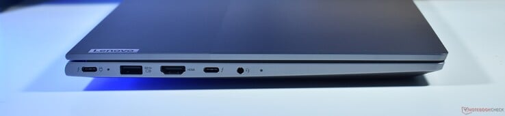 接口：Thunderbolt 4、USB A 3.2 Gen 1、HDMI、Thunderbolt 4、3.5毫米音频接口