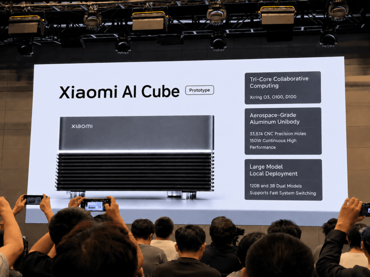 搭载Xring O3、O100和D100芯片的小米AI Cube原型机(机器翻译)
