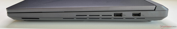 右：2 个 USB-A 3.2 Gen.2（10 Gbit/秒）