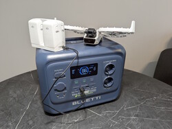 非常适合在路上对无人机进行充电