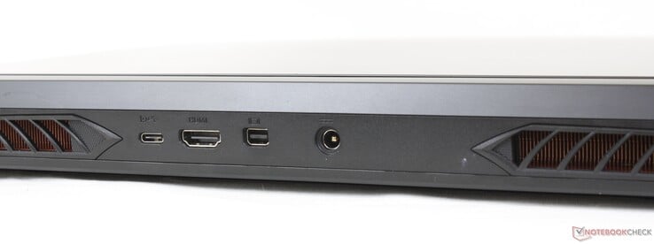 后部。USB-C 3.2 Gen. 2 w/ DisplayPort 1.4, HDMI 2.0, Mini DisplayPort 1.4, AC适配器