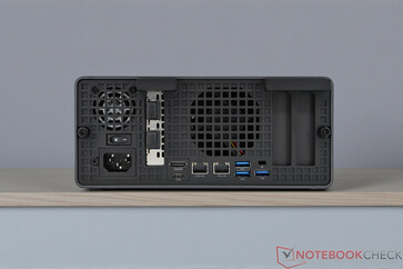 Minisforum MS-02 Ultra - 后面板上的连接件