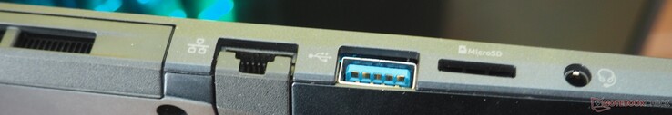 左侧RJ45-LAN、USB-A、microSD、音频