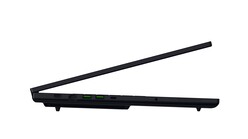 Razer Blade 18 游戏笔记本电脑侧面（图片来源：Razer PR）