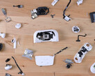 AirPods Pro 2和Apple"的其他耳塞一样被锁定。(图片来源：iFixit)