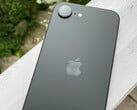 Apple iPhone 16e。(图片来源：Notebookcheck/Manuel Masiero）