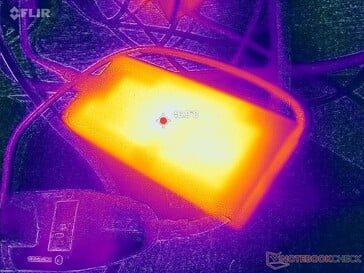 运行高负荷时，交流适配器的温度可达 47 C 以上