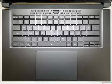 技嘉 Aero X16：键盘和触摸板