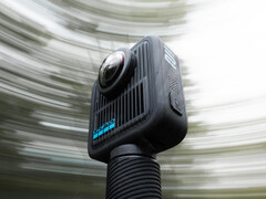 官方三脚架配件上的 GoPro Max 2。(图片来源：via Igor Bogdanov）
