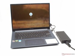 华硕VivoBook Pro 14 OLED--由其提供。