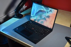 评测中：联想 ThinkPad X13 Yoga Gen 4，样品由联想提供
