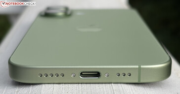 底部：扬声器、USB-C 2.0、麦克风