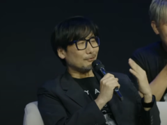 小岛秀夫在沙特阿拉伯举行的《死亡搁浅》世界巡演中与粉丝互动（图片来源：PlayStation Arabia YT）