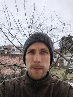 使用 3200 万像素前置摄像头自拍