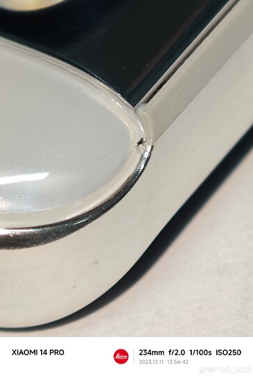 OnePlus 12 机箱内部的 Bug（图片来自微博）