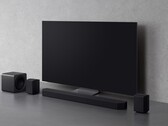 新款超重低音扬声器内置双 8 英寸驱动器，可向相反方向发射。(图片来源：三星）