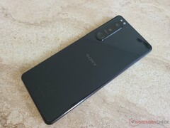 Xperia 5 III是索尼最新推出的智能手机之一，它接受了Android 13。 （图片来源：NotebookCheck）