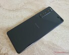 Xperia 5 III是索尼最新推出的智能手机之一，它接受了Android 13。 （图片来源：NotebookCheck）