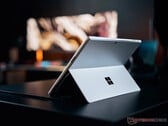 微软的 "铂金 "表面处理将在 Surface Pro 12 代中回归。