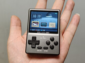 GKD Pixel 采用 4:3 和 2 英寸显示屏。(图片来源：Retro CN）